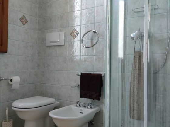 PODERE GIAN BATTAGLIA BATHROOM